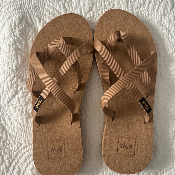 NWOT Teva flip flops - Picture 1 of 5